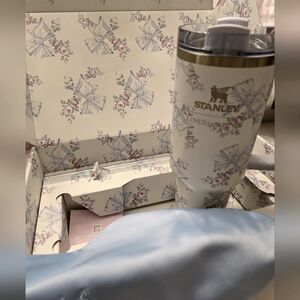 The Stanley x Love Shack Fancy Holiday Quencher 40 oz Rosa Beaux Blue